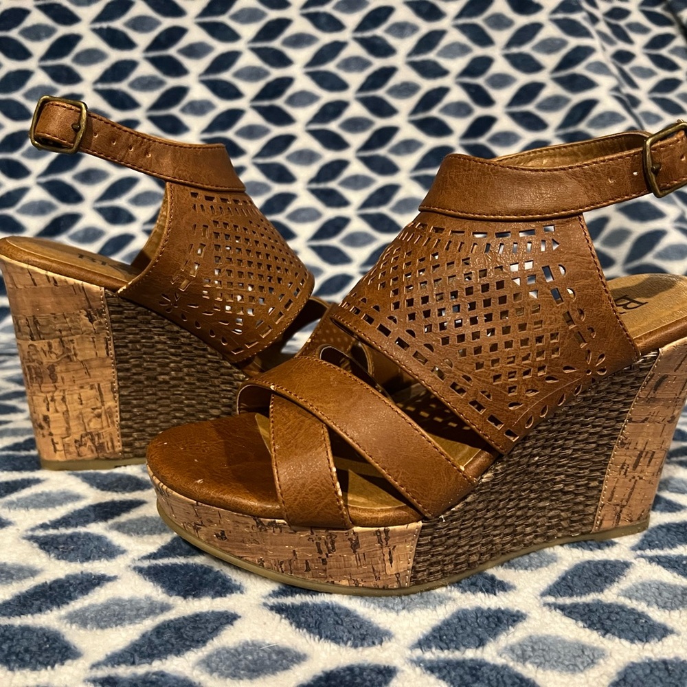 Sandals with heel